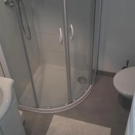 Confort Dans Petit Jardin Calme סומור